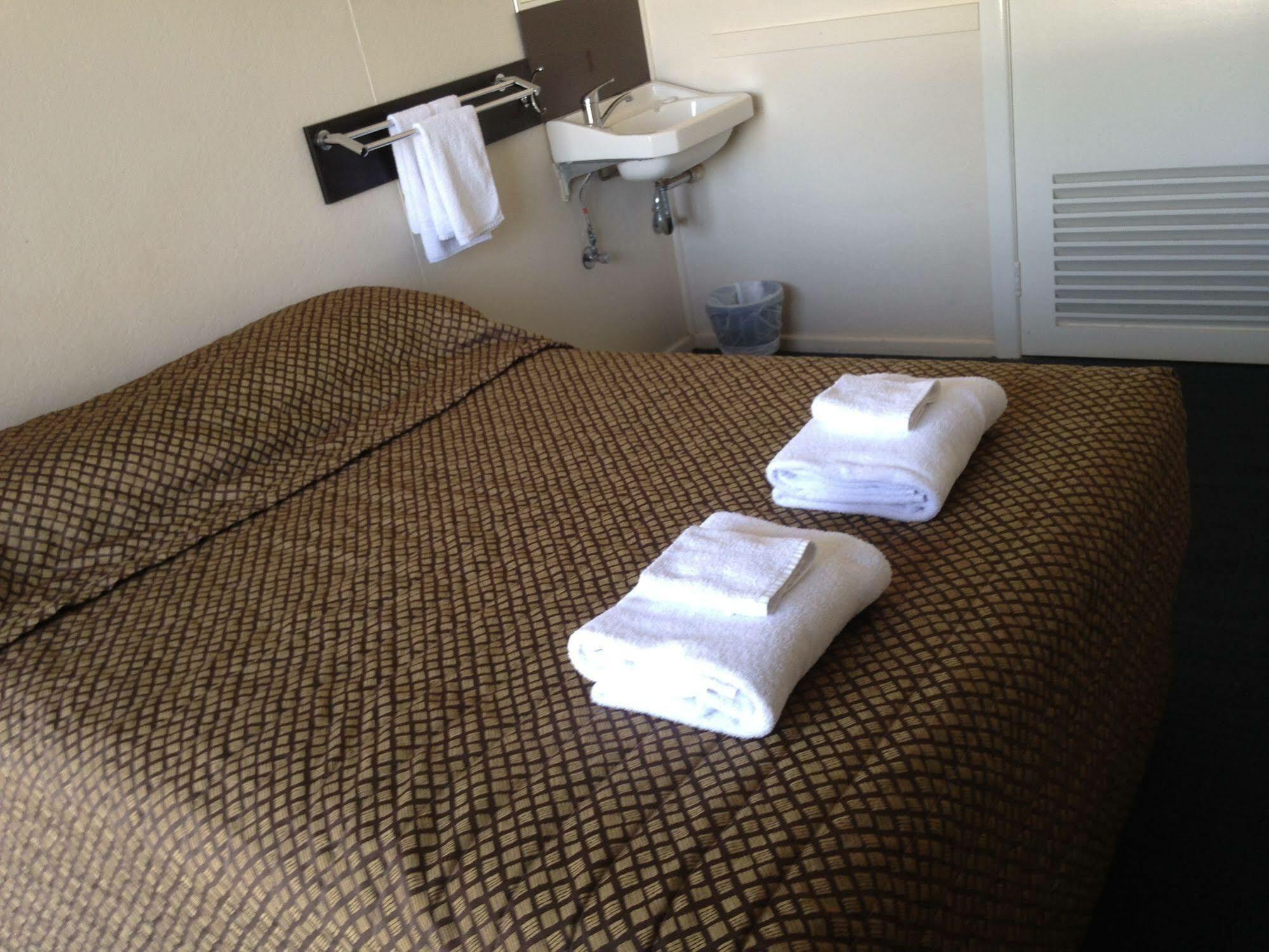 The Commercial Hotel Motel Chinchilla Esterno foto